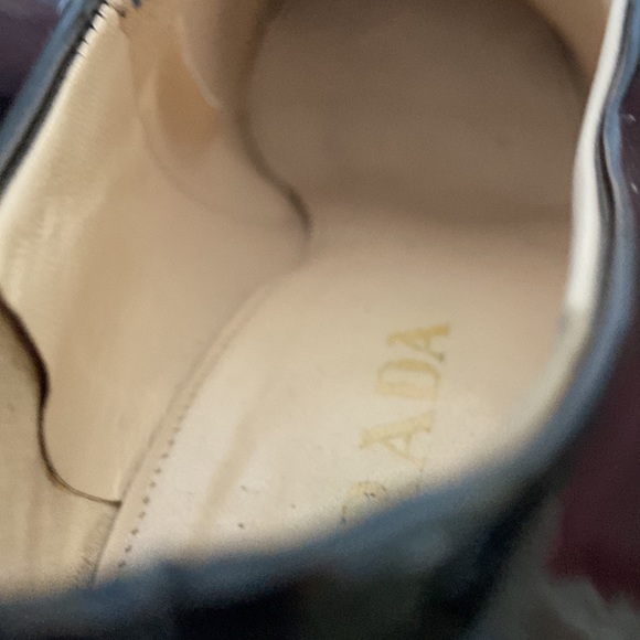 Prada ankle boots Black patent leather Made in Italy 3”heel scuff mark on inside - Picture 8 of 8